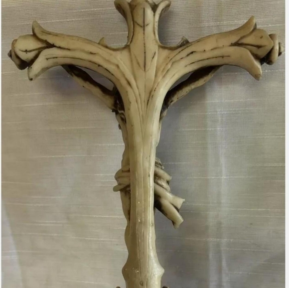 Large Resin Jesus Christ on the Cross Statue - Picture 5 of 6